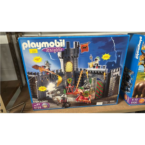 PLAYMOBIL KNIGHTS KNIGHT'S CASTLE #5725 BUILDING TOY