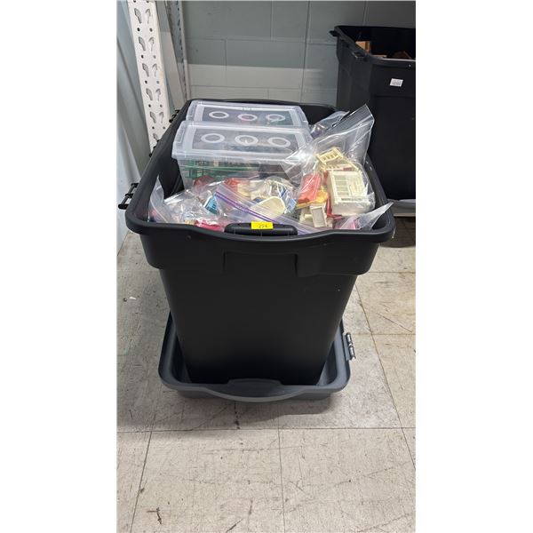 TOTE OF ASSORTED PLAYMOBIL BUILDING TOYS & ACCESSORIES