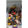 Image 2 : TOTE OF ASSORTED PLAYMOBIL BUILDING TOYS & ACCESSORIES
