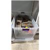 Image 1 : TOTE OF ASSORTED PLAYMOBIL BUILDING TOYS & ACCESSORIES