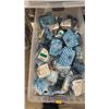 Image 2 : TOTE OF ASSORTED PLAYMOBIL BUILDING TOYS & ACCESSORIES