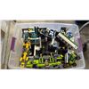 Image 2 : TOTE OF ASSORTED ASSEMBLED LEGO TOYS