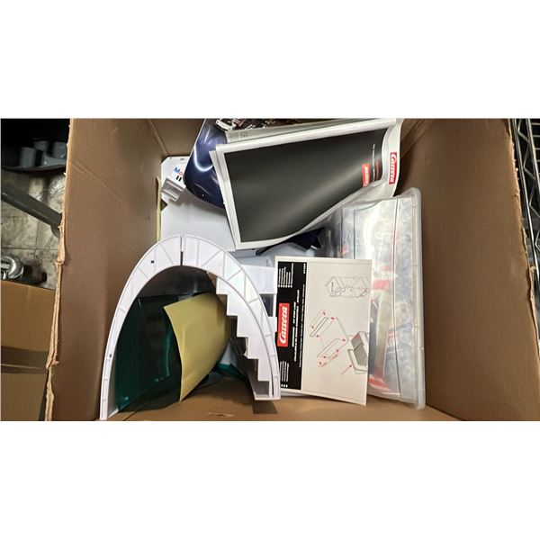 BOX OF ASSORTED MOTORSPORT BUILDING TOYS