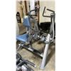Image 2 : LIFE FITNESS PLATE-LOADED ISO-LATERAL SEATED ROW MACHINE
