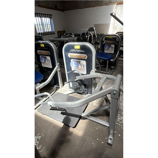LIFE FITNESS CIRCUIT SERIES SQUAT MACHINE