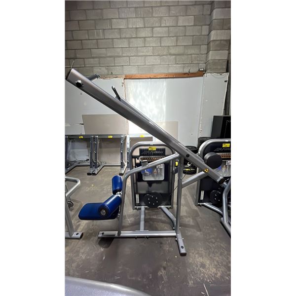 LIFE FITNESS CIRCUIT SERIES LAT PULLDOWN MACHINE