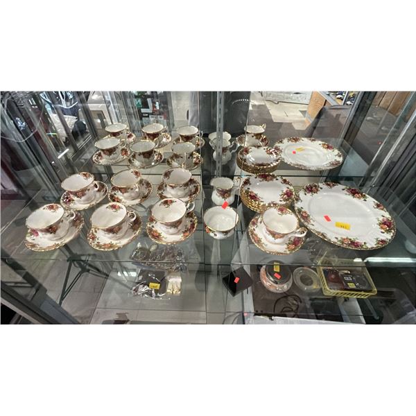 COLLECTION OF VINTAGE ROYAL ALBERT "OLD COUNTRY ROSES" CHINA