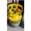 Image 2 : (2) YELLOW A/C GAS TANKS