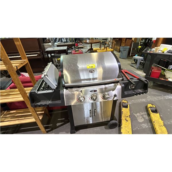 GRILLMATE PROPANE BARBECUE WITH GRILL TOOL SET *GRILL TOOL SET IS MISSING 2 PIECES*