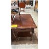 Image 4 : (3) VINTAGE 2-TIER SIDE TABLES