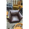 Image 1 : BROWN LEATHER ARMCHAIR WITH CURVED ARMS