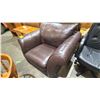Image 3 : BROWN LEATHER ARMCHAIR WITH CURVED ARMS