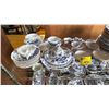 Image 2 : SHELF OF HUTSCHENREUTHER "BLUE ONION" CHINA