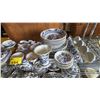 Image 3 : SHELF OF HUTSCHENREUTHER "BLUE ONION" CHINA