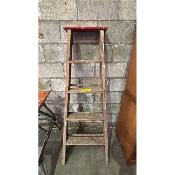 VINTAGE WOOD 5' FOLDING LADDER