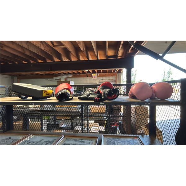 SHELF OF BOXING GLOVES, KICK BOXING GLOVE & AN EVERLAST MUAY THAI PAD