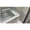 Image 10 : MAYTAG 30" WHITE FRENCH DOOR FRIDGE WITH BOTTOM FREEZER DRAWER