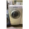 Image 2 : KENMORE WASHER & DRYER SET ON PEDESTAL DRAWERS