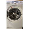 Image 9 : KENMORE WASHER & DRYER SET ON PEDESTAL DRAWERS