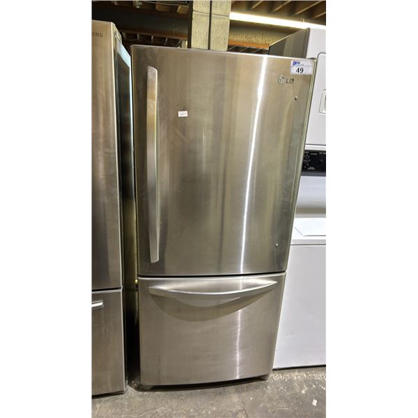 LG 30" WIDE STAINLESS STEEL SWING DOOR FRIDGE WITH BOTTOM FREEZER DRAWER