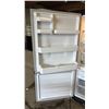 Image 3 : SAMSUNG 32" WIDE STAINLESS STEEL SWING DOOR FRIDGE WITH BOTTOM FREEZER DOOR & CHILD LOCK