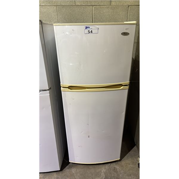 WHIRLPOOL 24" WIDE SWING DOOR APARTMENT SIZE FRIDGE WITH TOP FREEZER