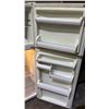 Image 3 : WHIRLPOOL 24" WIDE SWING DOOR APARTMENT SIZE FRIDGE WITH TOP FREEZER