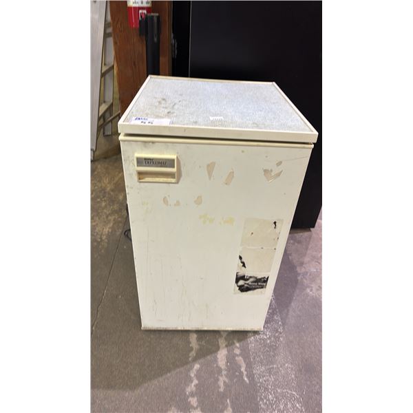 DANBY DIPLOMAT MINI FRIDGE