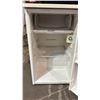 Image 2 : DANBY DIPLOMAT MINI FRIDGE