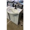 Image 2 : 24" BATHROOM VANITY WITH OVAL BASIN SINK