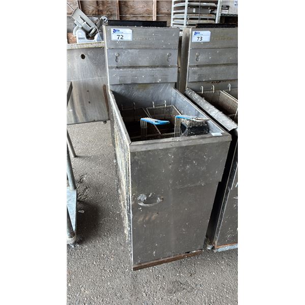 STAINLESS STEEL COMMERCIAL DEEP DRYER WTIH (2) BASKETS & SCRUB BRUSH