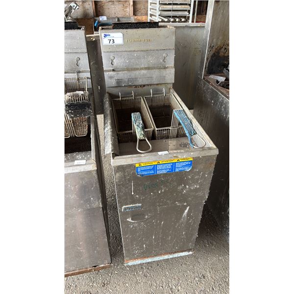 PITCO STAINLESS STEEL COMMERCIAL DEEP FRYER WITH (2) BASKETS