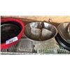Image 3 : SHELF OF ASSTD. COOKWARE: WOK, MESH STRAINERS, STAINLESS STEEL MIXING BOWL & MORE