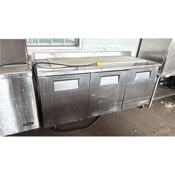 TRUE COMMERCIAL STAINLESS STEEL 3-DOOR WORKTOP REFRIGERATOR