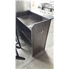 Image 3 : WOOD RESTAURANT HOSTESS STAND