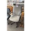Image 3 : (2) OFFICE CHAIRS & A VINTAGE STYLE METAL FRAMED MANTLE CLOCK
