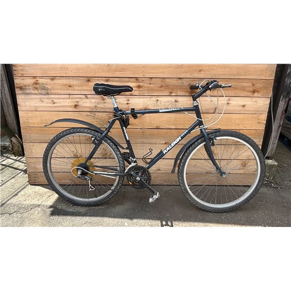 RALEIGH INFINITY 18-SPEED BICYCLE
