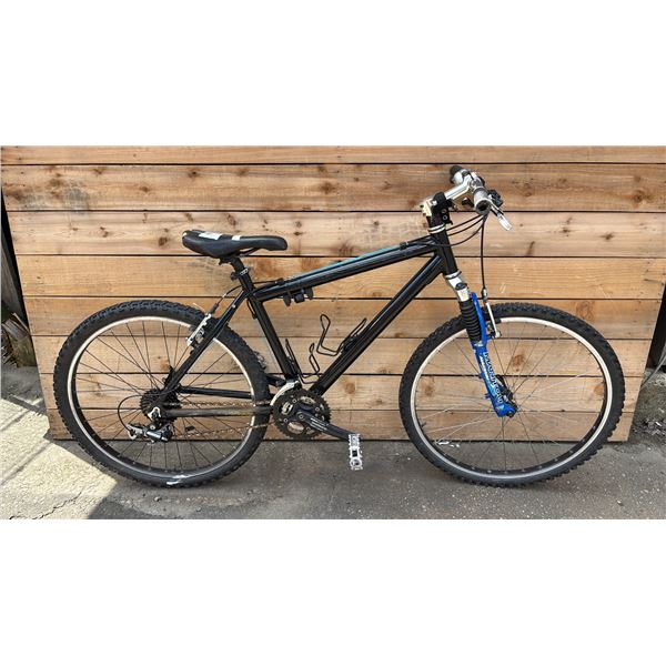 NO-NAME 21-SPEED BICYCLE *NO BRAKE LEVERS*