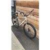 Image 2 : NO NAME 9-SPEED BICYCLE *BRAKES DON'T WORK*