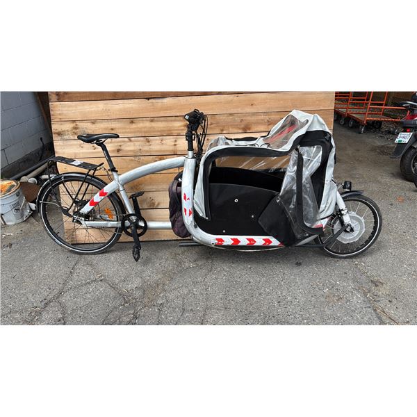 TRIOBIKE CARGO ELECTRIC BICYCLE WITH CHARGER