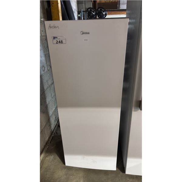 MIDEA 22.5  WIDE UPRIGHT FREEZER