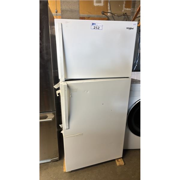 WHIRLPOOL 28" WIDE SWING DOOR FRIDGE WITH TOP FREEZER *FRIDGE DOOR DOES NOT CLOSE*