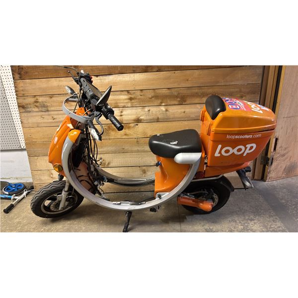 LOOP ELECTRIC SCOOTER *NO BATTERY/NO PLATE/WORKING CONDITION UNKNOWN*
