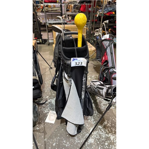 TAYLOR MADE GOLF BAG WITH WEIGHTED GOLF SWING TRAINER AID.