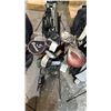 Image 2 : SUN MOUNTAIN GOLF BAG WITH ASSORTED RH GOLF CLUBS