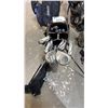 Image 1 : TAYLOR MADE GOLF BAG WITH ASSORTED GOLF CLUBS