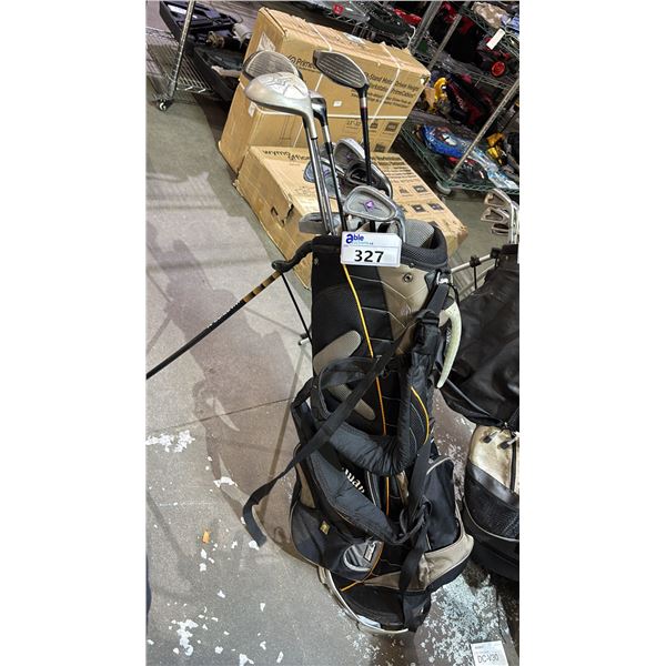 CALLAWAY GOLF BAG WITH ASSORTED RH GOLF CLUBS
