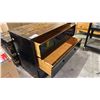 Image 3 : 3-DRAWER WOOD LOWBOY DRESSER