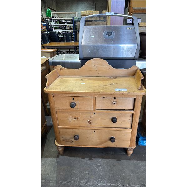 VINTAGE PINE 4-DRAWER DRESSER *ONE HANDLE IS MISSING*
