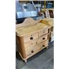 Image 2 : VINTAGE PINE 4-DRAWER DRESSER *ONE HANDLE IS MISSING*